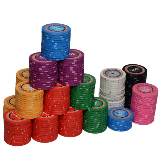 Conjunto de fichas de pôquer e jogo de azar e dominó de alta qualidade